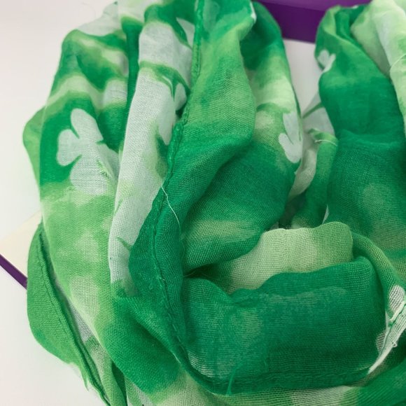 David & Young green St. Patty's Day infinity scarf - Picture 2 of 6